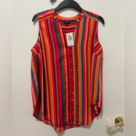 Harper Gauze Button-Front Sleeveless Blouse - Picture 7 of 7